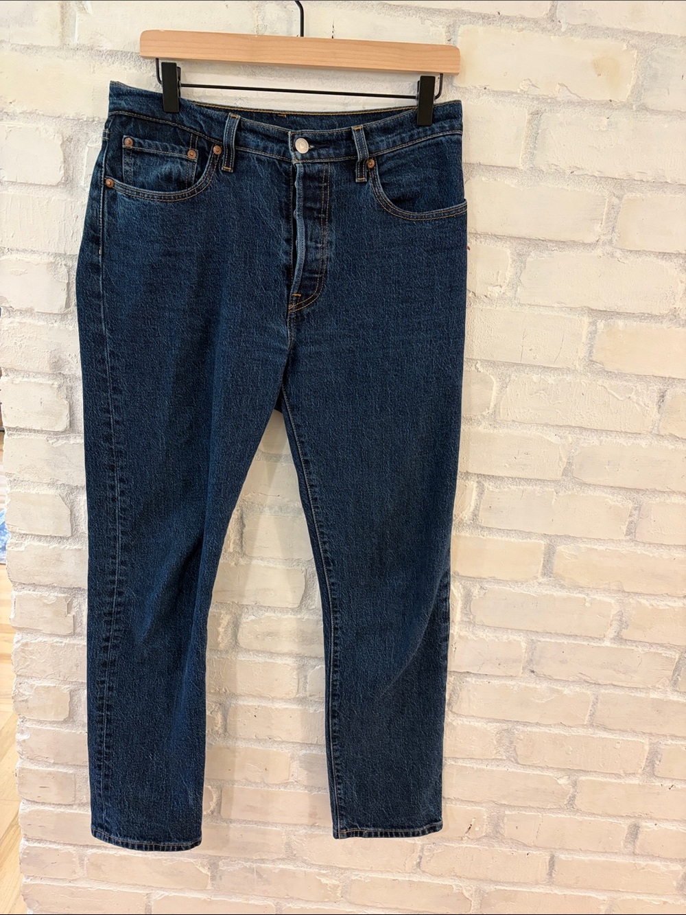 Levi’s Dark Blue Women's High-Rise Straight Jeans (B4)
